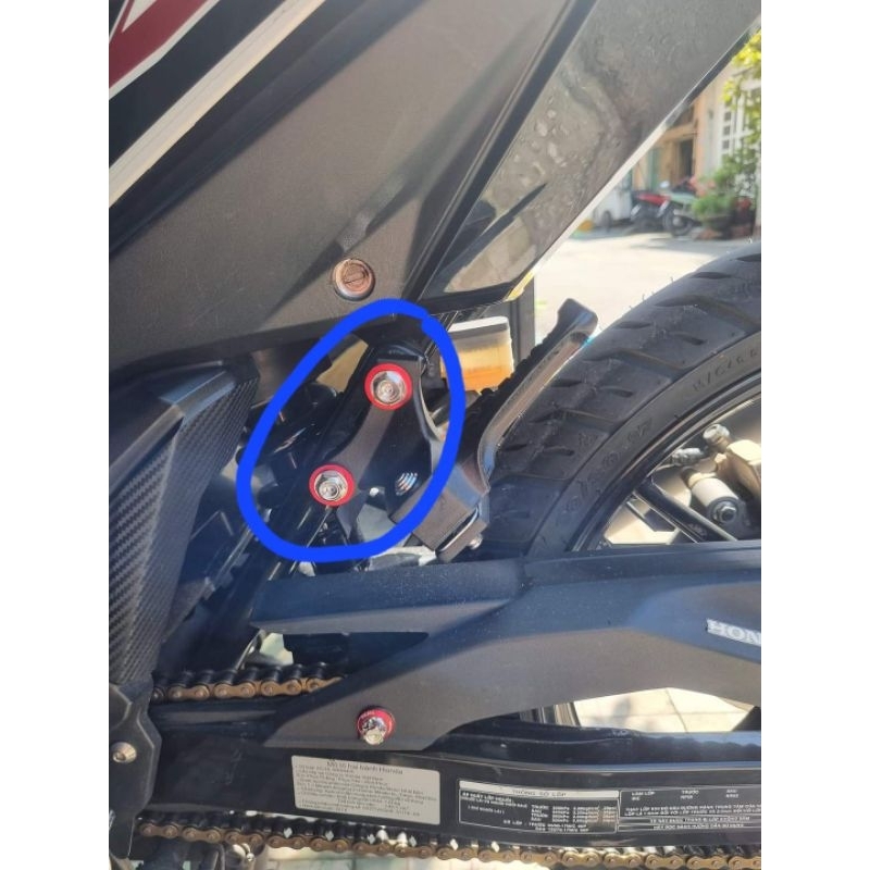 Combo 4 ốc 8li25 Salaya tặng long đền đỏ gắn gác chân sau Exciter Raider Satria Sonic Winner v.v...