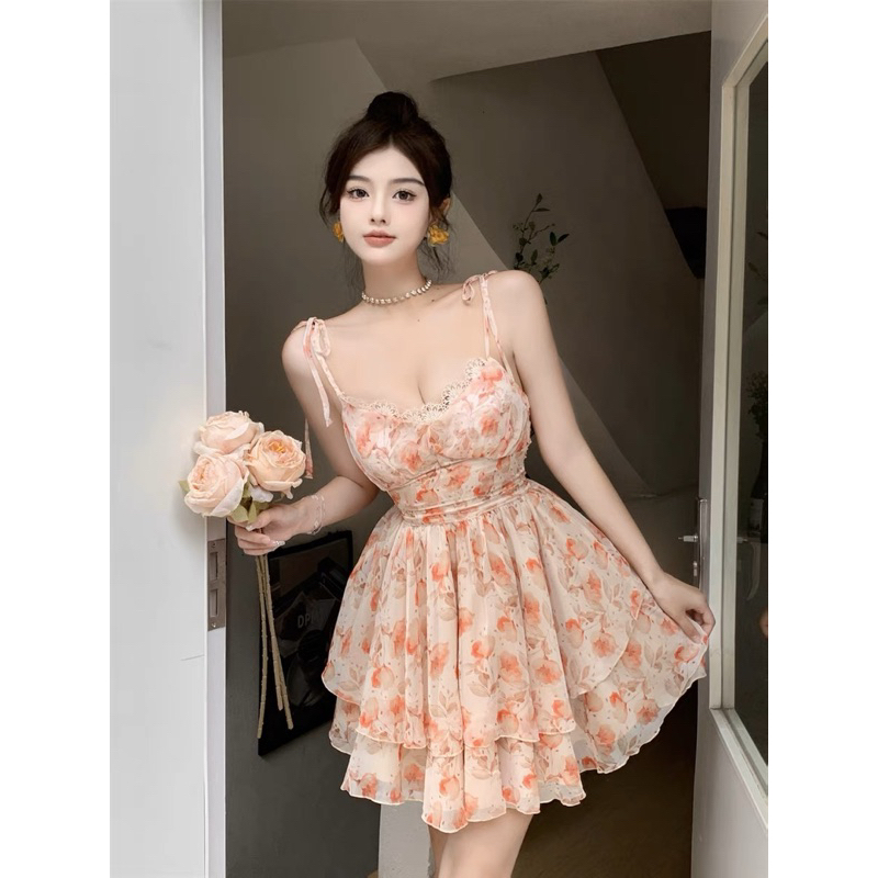 váy ngắn ngày lễ mùa hè mới hoa sling ren cao cấp nhăn cổ chữ V ôm dáng xòe Đầm triều