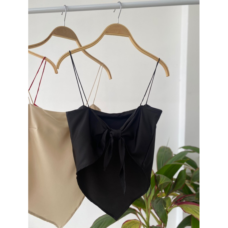 Áo lụa croptop cột nơ sau lưng hai dây sẵn mút Linari A4