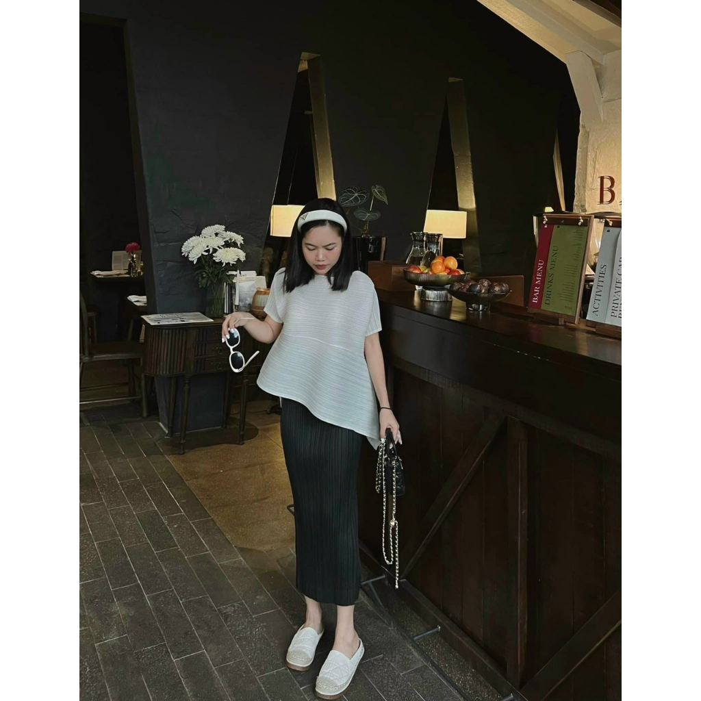 Thời Trang Nữ Cao Cấp_Sét Thiết Kế Aó Thun Tay Ngắn Chéo Tà Mix Chân Váy Dập Li Sang Chảnh