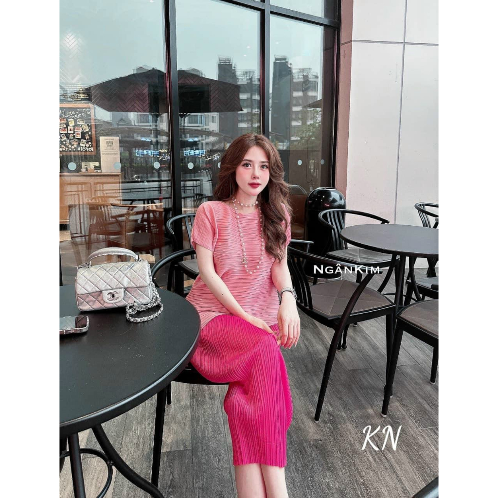 Thời Trang Nữ Cao Cấp_Sét Thiết Kế Aó Thun Tay Ngắn Chéo Tà Mix Chân Váy Dập Li Sang Chảnh