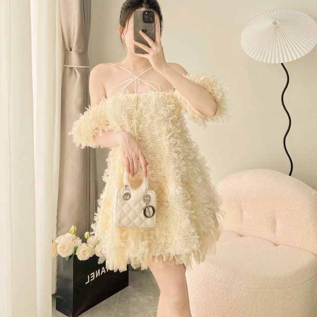 Váy nữ lông vũ trễ vai kiểu dáng babydoll xòe nhẹ dáng ngắn chất tơ bồng bềnh tiểu thư