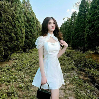 Set đầm ống trắng cúp ngực kèm vòng cổ choker trễ vai voan trắng