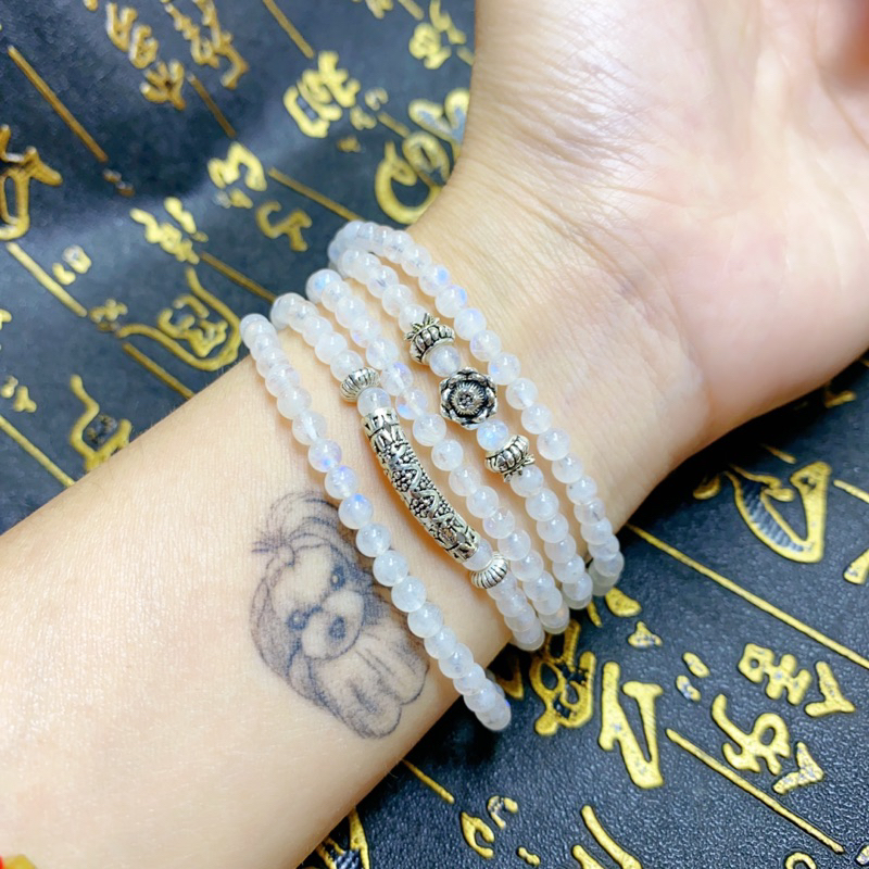 vòng tay đá mặt trăng 3,5li mix cham bạc thái - hợp mệnh kim, thuỷ ☯ Hợp mệnh kim, thuỷ ☯ May Mắn ☯ Sức Khoẻ Tài Lộc