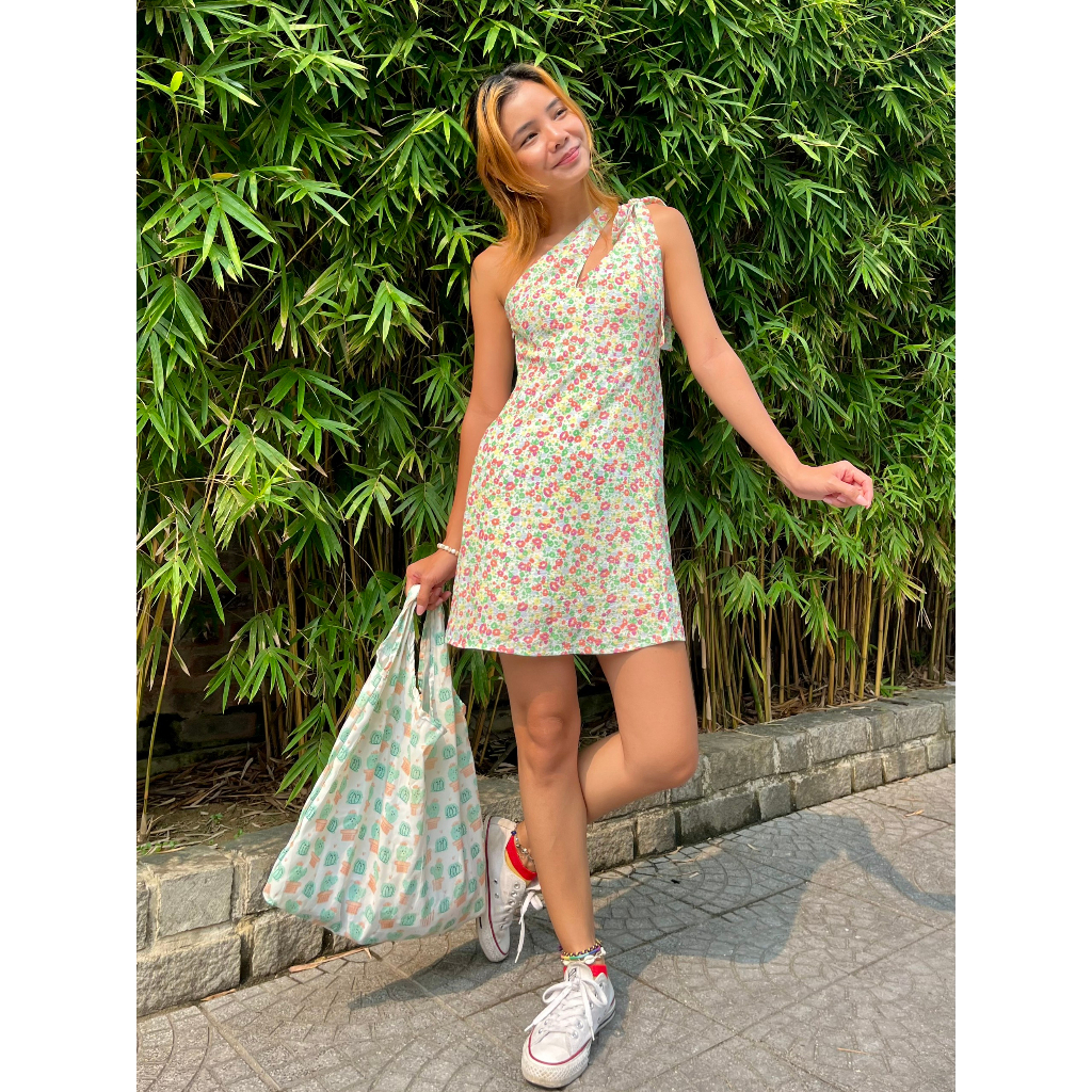 BEACH FEVER - Đầm mini lệch vai hoa nhí Pick Me