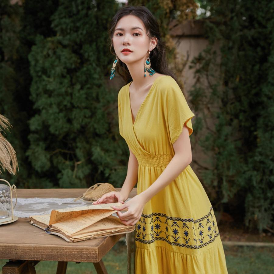 Váy thêu phong cách Boho vintage mùa du lịch 2023