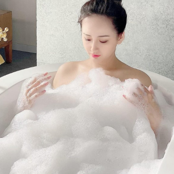 Sữa Tắm Hatomugi Trắng Sáng Da Từ Hạt Ý Dĩ