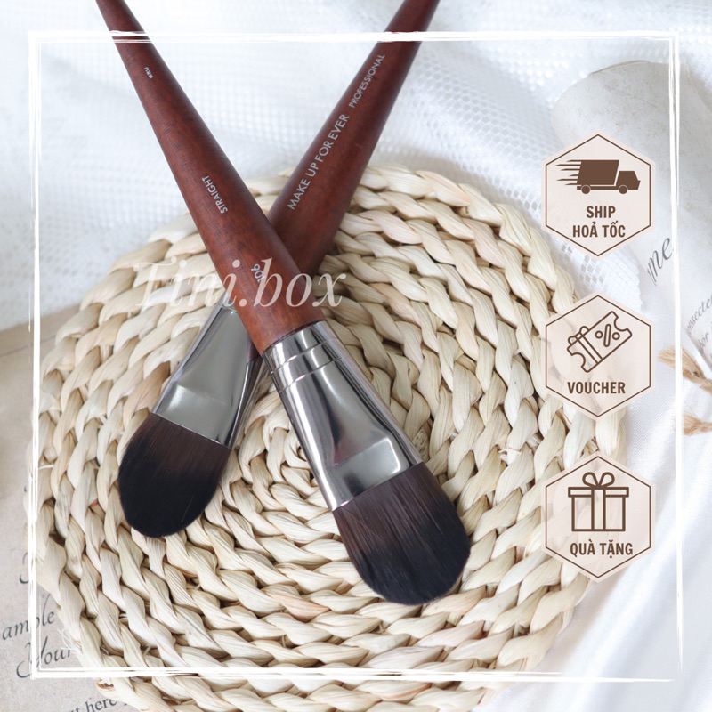 Cọ đánh nền dẹp Makeup Forever 106 shape trung