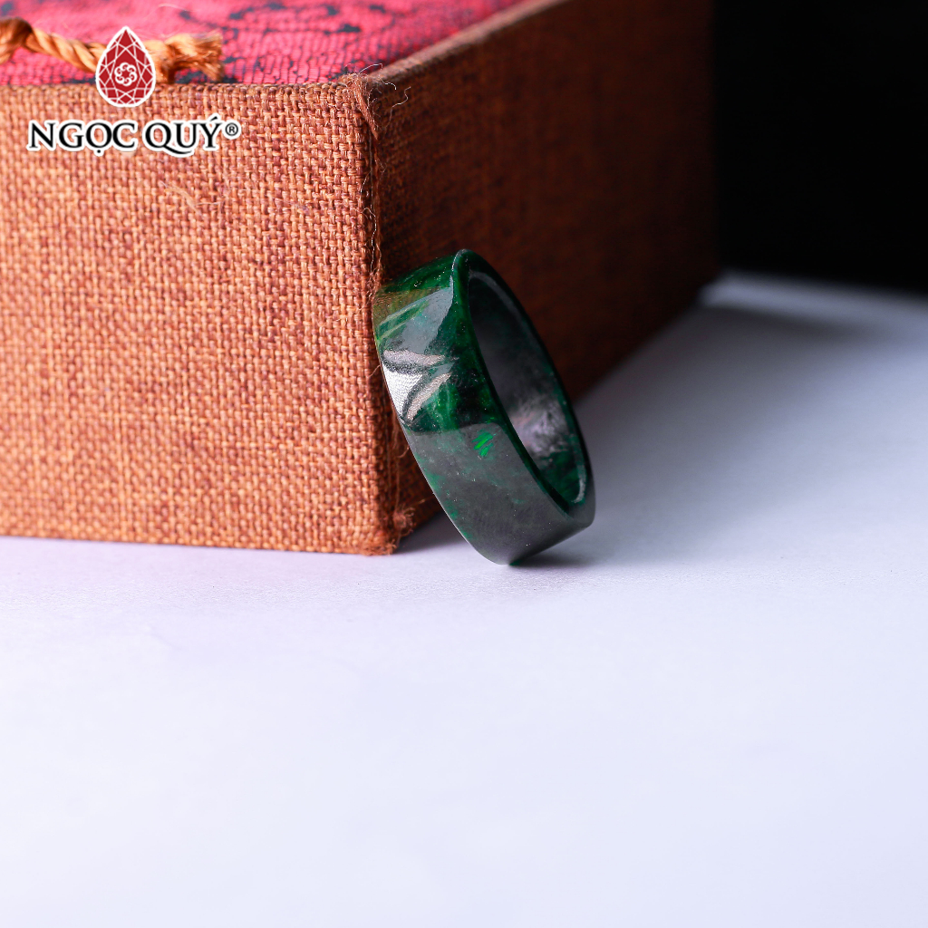 Nhẫn bản vừa đá Jadeite sơn thủy - Ngọc Quý