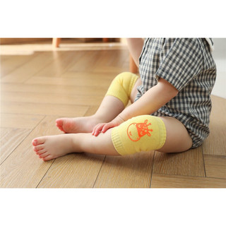 Bịt đầu gối tập bò cho bé