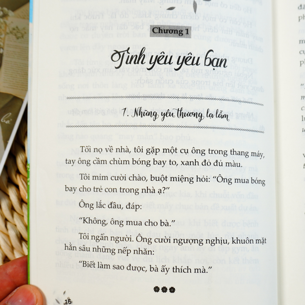 Sách Thế Giới Này Vẫn Lặng Lẽ Yêu Thương Bạn - 41 Vitamin Hạnh Phúc Tặng Bạn Mỗi Ngày - Phát Triển Bản Thân