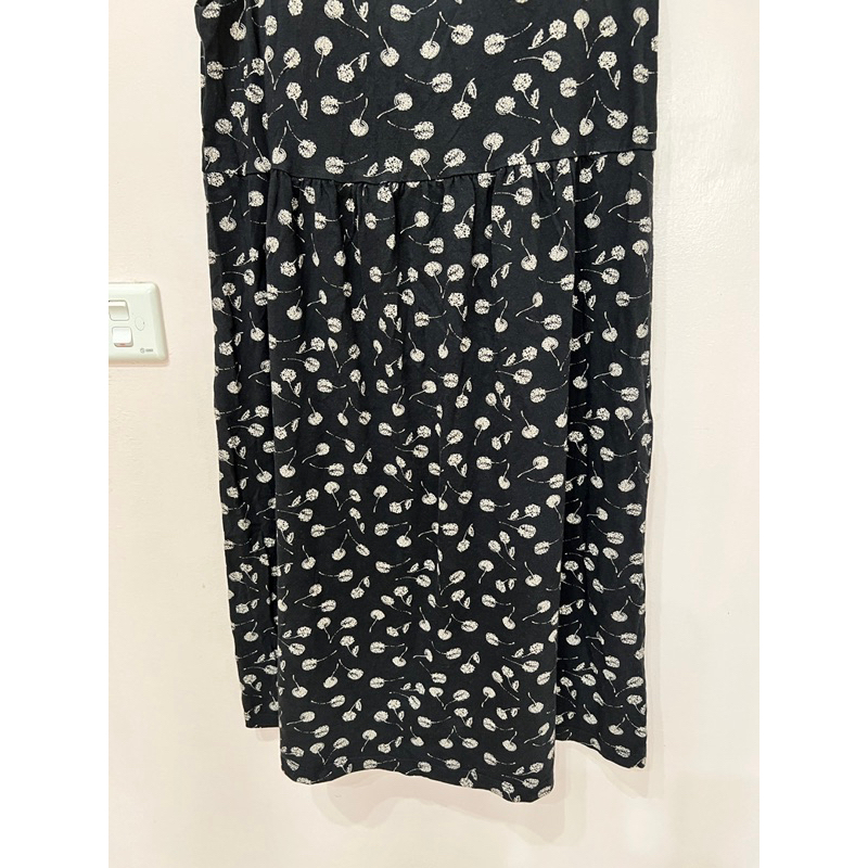 Đầm 2hand chất thun dáng babydoll hiệu Uni.qlo