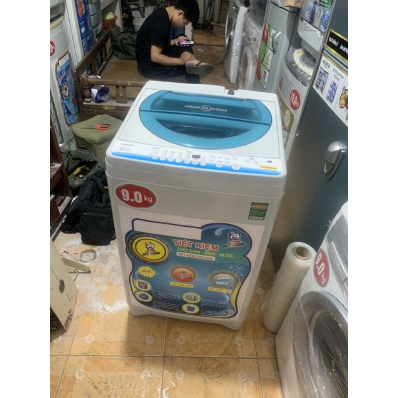 Máy giặt Toshiba lồng đứng 9 kg còn mới 90%