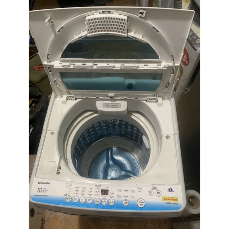 Máy giặt Toshiba lồng đứng 9 kg còn mới 90%