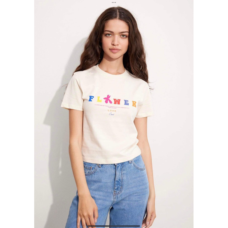 Áo thun baby tee cotton kem chữ FLOWER
