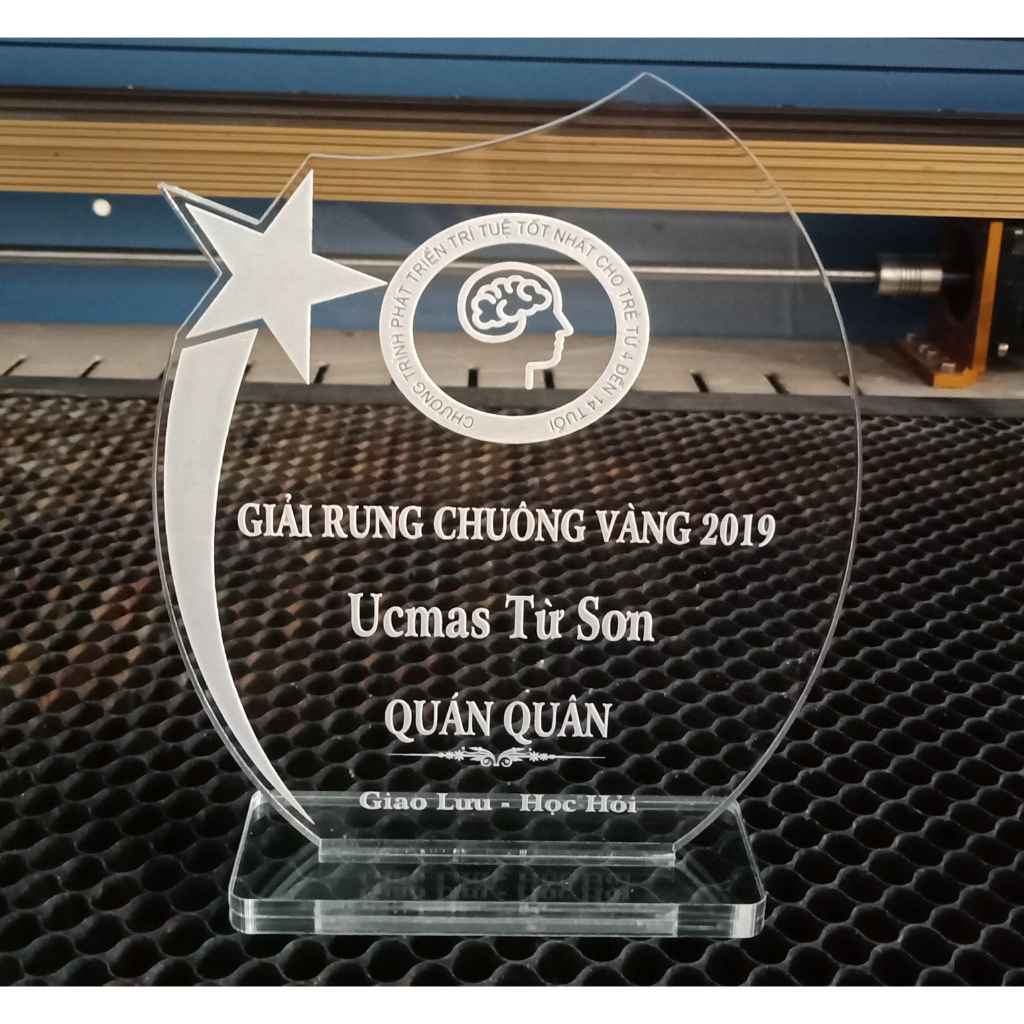 Kỉ niệm chương, Quà tặng lưu niệm khắc theo yêu cầu bằng vật liệu acrylic