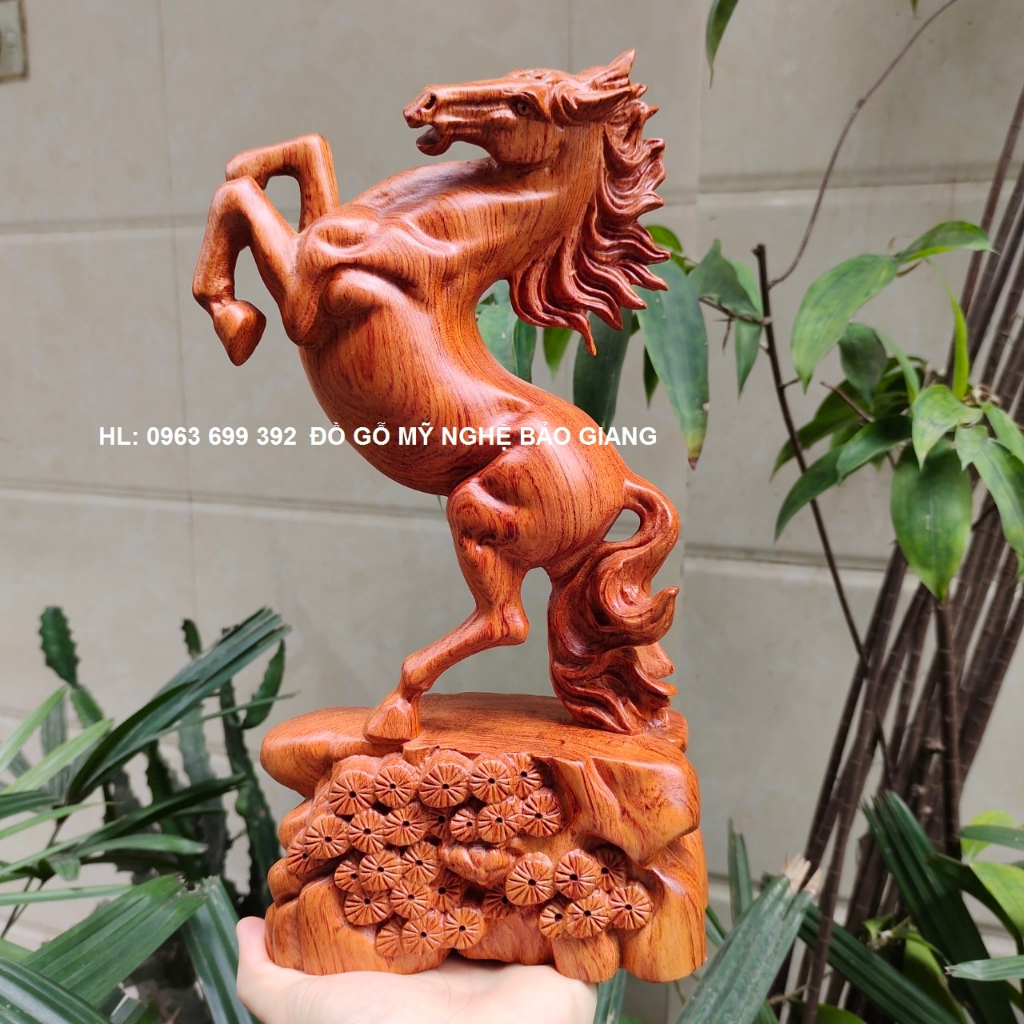Tượng con ngựa bằng gỗ hương cao 30 cm
