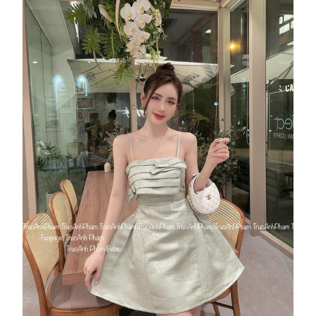 Đầm 2 dây xòe xếp li ở ngực đẹp