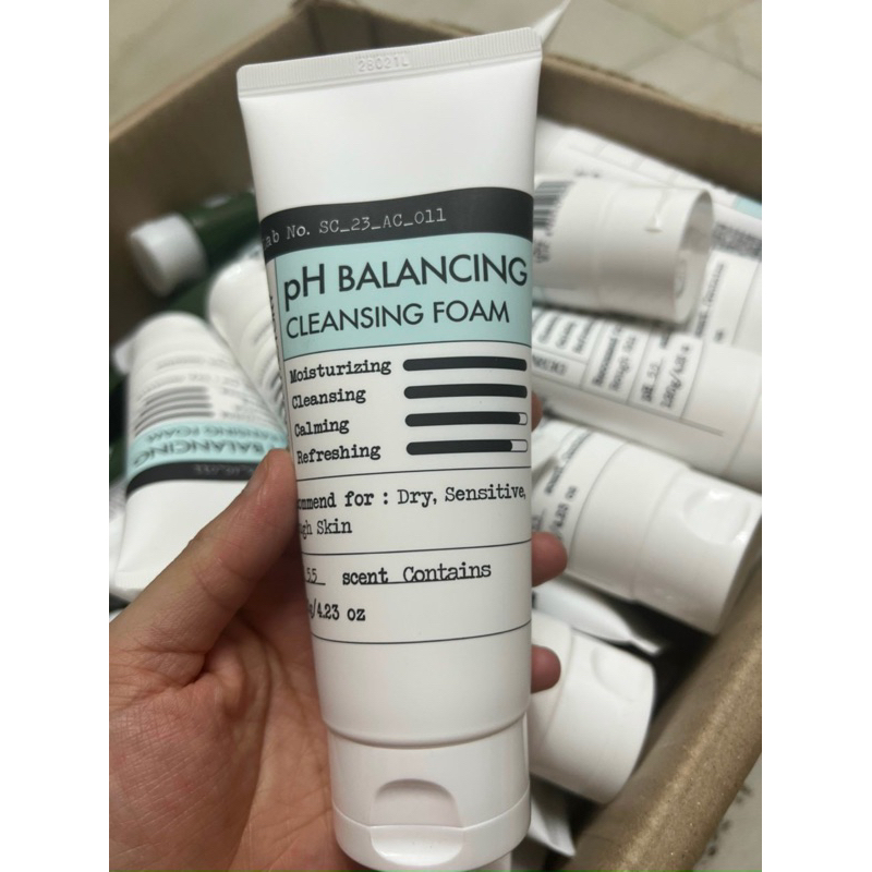 Sữa rửa mặt cân bằng độ pH Derma Factory pH Balancing Cleansing Foam 120g