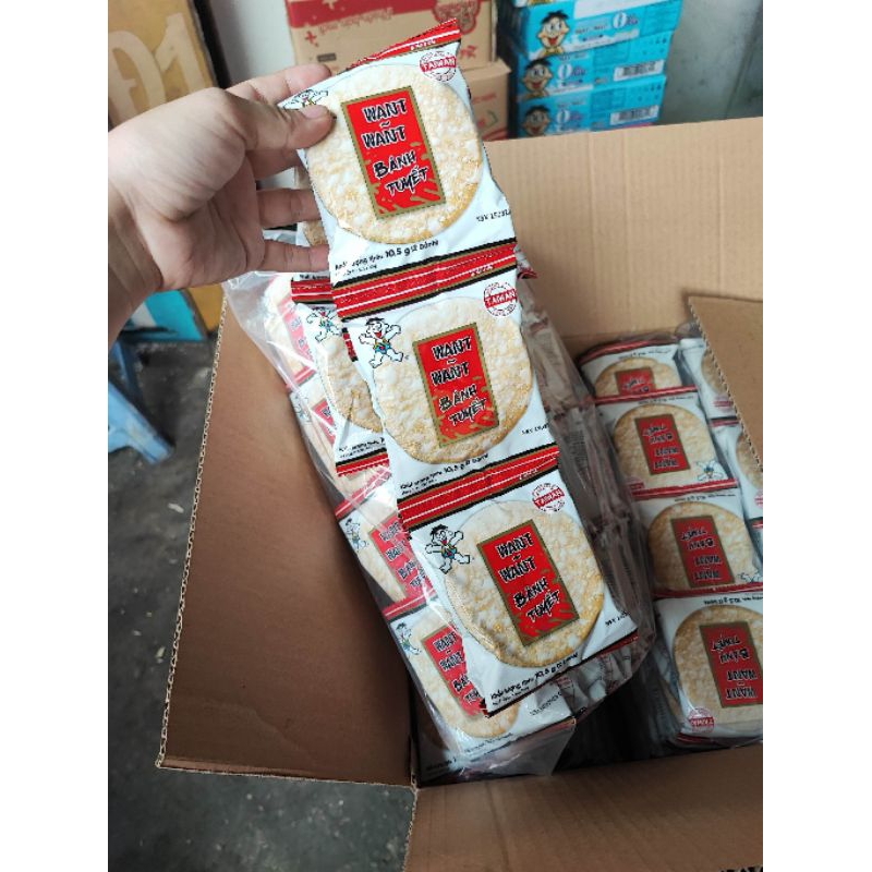 1 thùng bánh gạo tuyết Want Want 200 gói hsd t12/2023