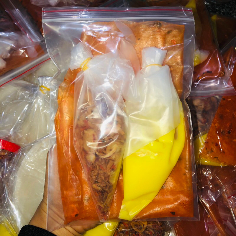 Combo bánh tráng dẻo bơ 100 gram, gồm: bánh tráng dẻo tôm bơ + túi bơ  trứng + túi muối hành phi (ruốc