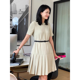 váy xếp li beige