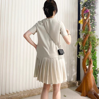 váy xếp li beige