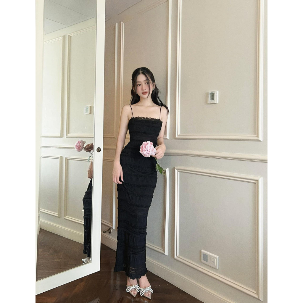 Em Váy Ren Hai Dây Ôm Body Sexy , Với Thiết Kế Sang Xịn Mịn