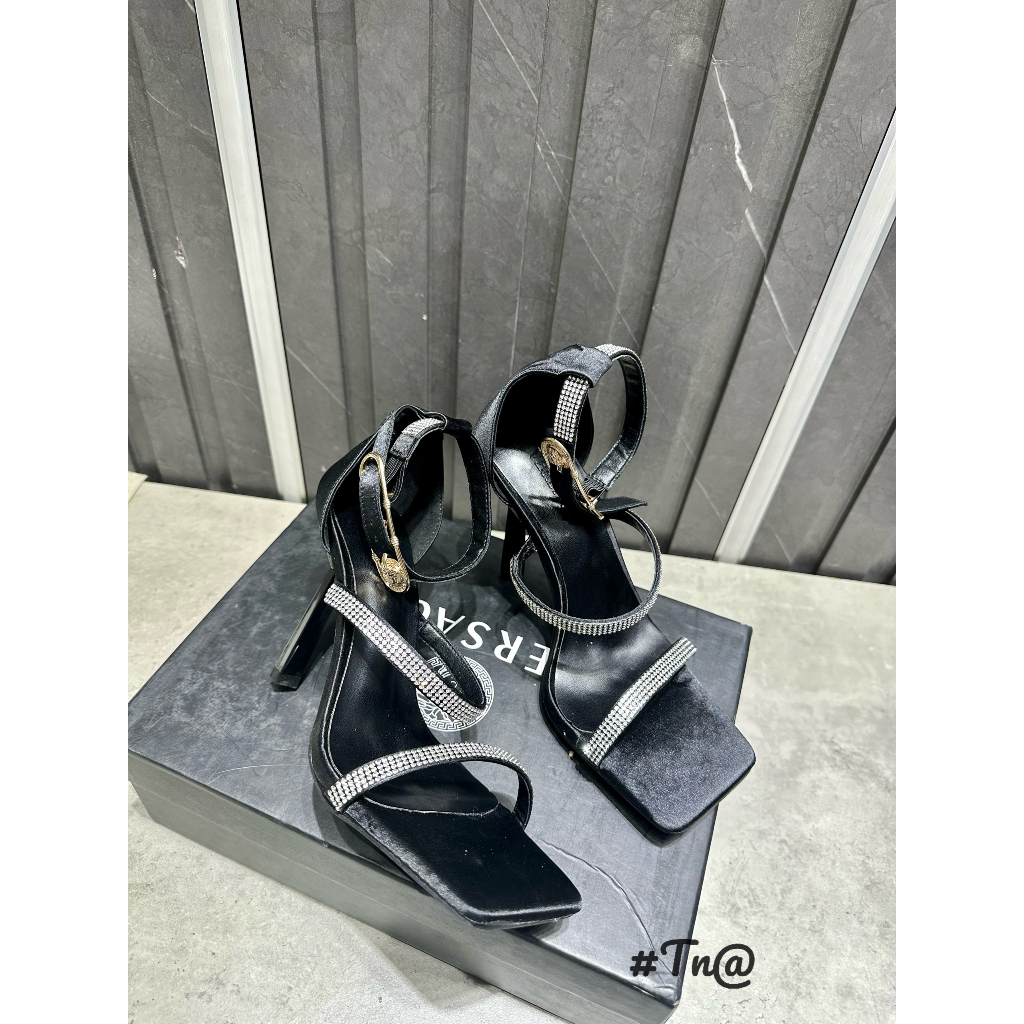 Guốc Versace quai đá new 2023 - Size 35-38 - Chất lụa satin - Hàng V.I.P - Hàng fullbox túi giấy bill - Giá rẻ