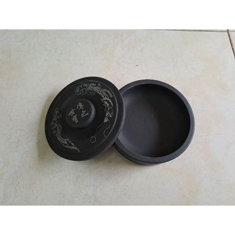 Nghiên đá tròn đựng mực