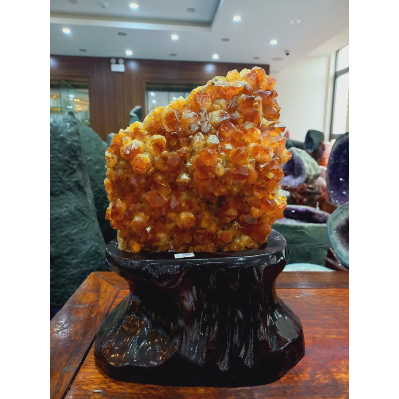 Động phong thủy đá thach anh vang hàng thiên nhiên