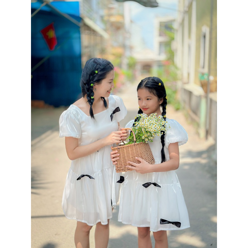 Đầm nơ cho cả  mẹ và bé