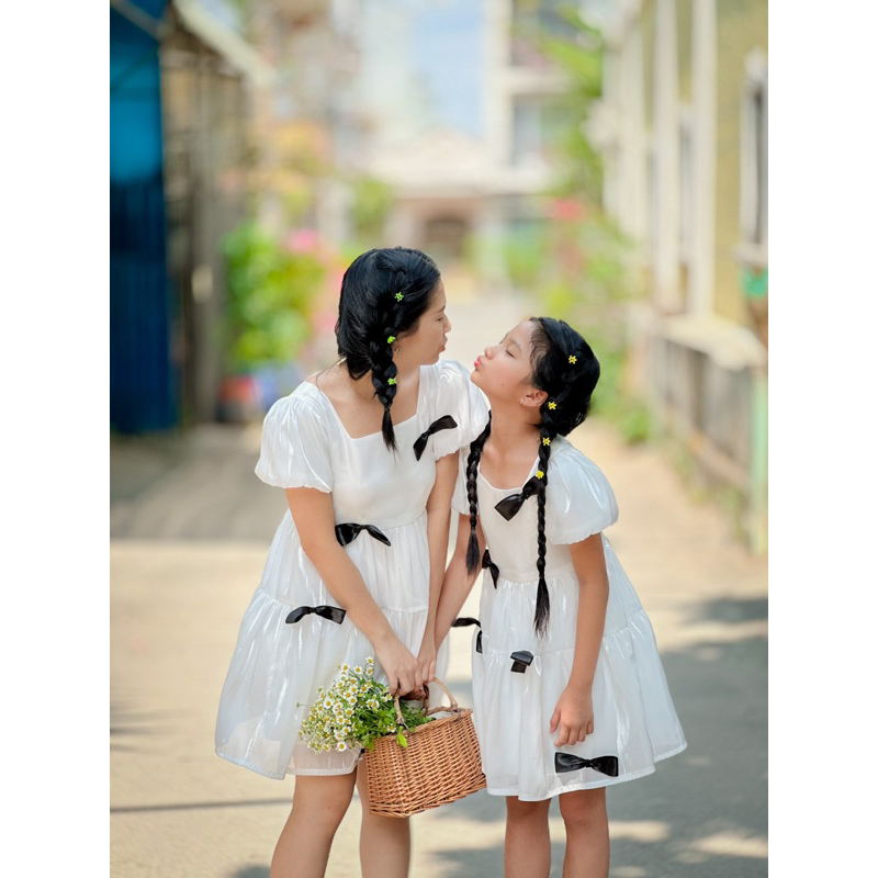 Đầm nơ cho cả  mẹ và bé