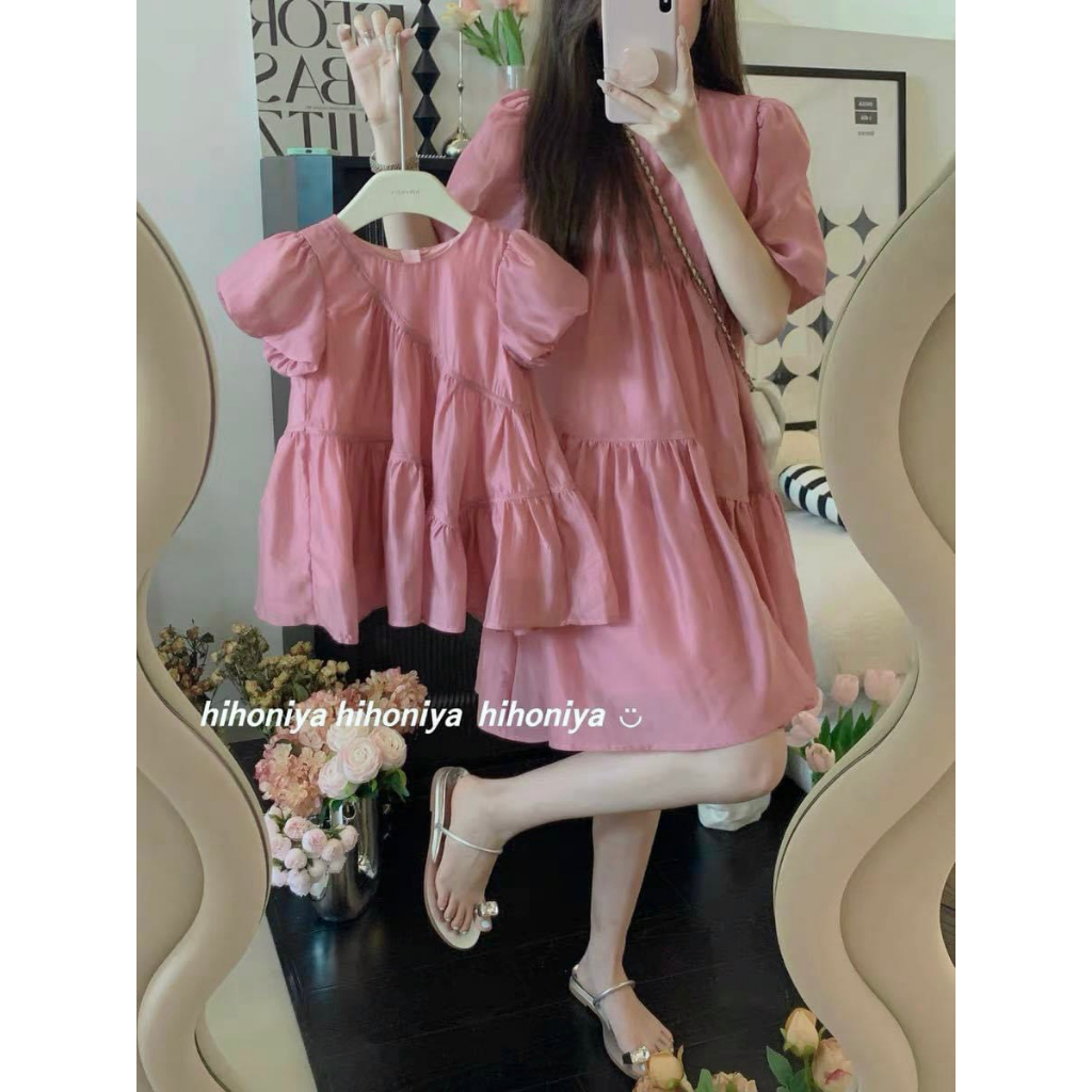 VÁY ĐÔI MẸ BÉ VOAN HỒNG XẾP CHÉO