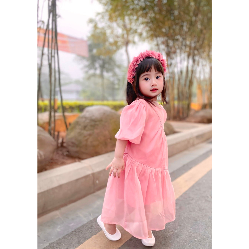 VÁY ĐÔI MẸ BÉ VOAN HỒNG XẾP CHÉO