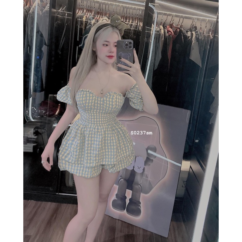 Set Bộ Caro Sọc Áo Cúp Khuôn Ngực Tay Phồng Xoè Quần Short