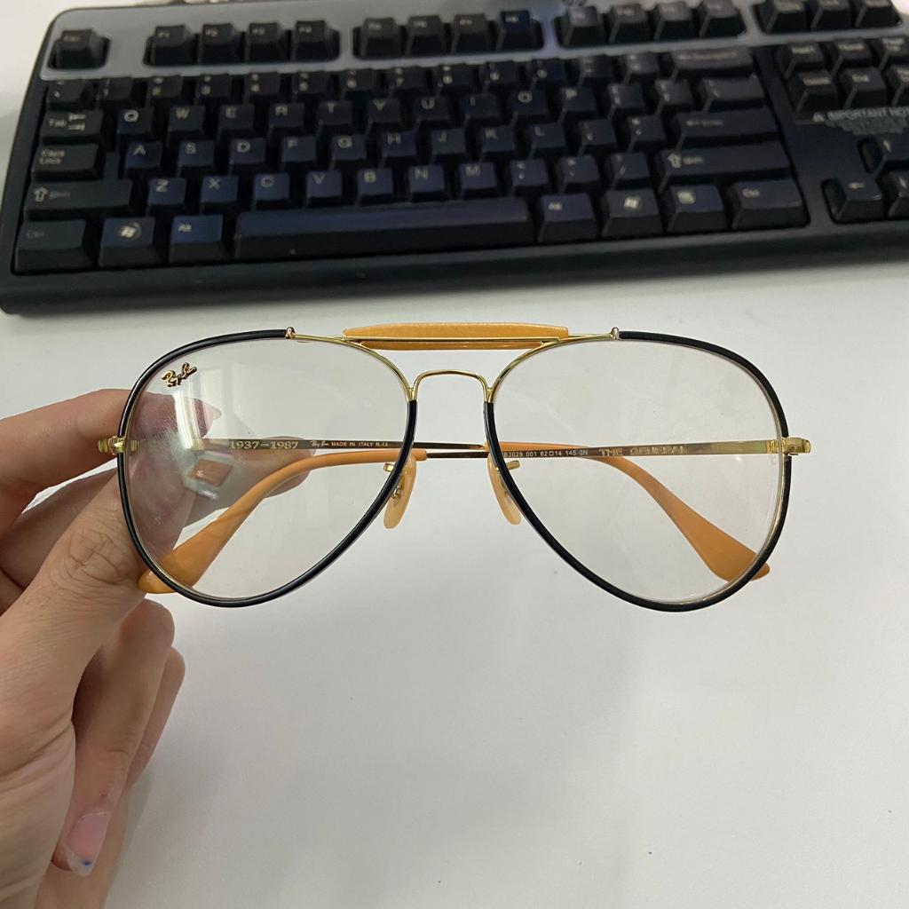 Kính Ray.Ben Đổi Màu Đi Ngày Và Đêm