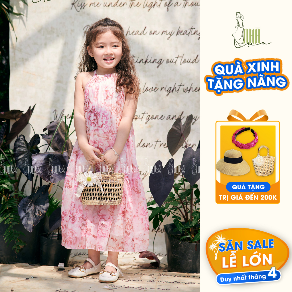 Váy yếm maxi cho bé gái Hạ Thảo kiểu dáng xòe hoa nhí-Đầm maxi cổ yếm đi biển cho bé siêu đáng yêu Nhà Lụa Kids