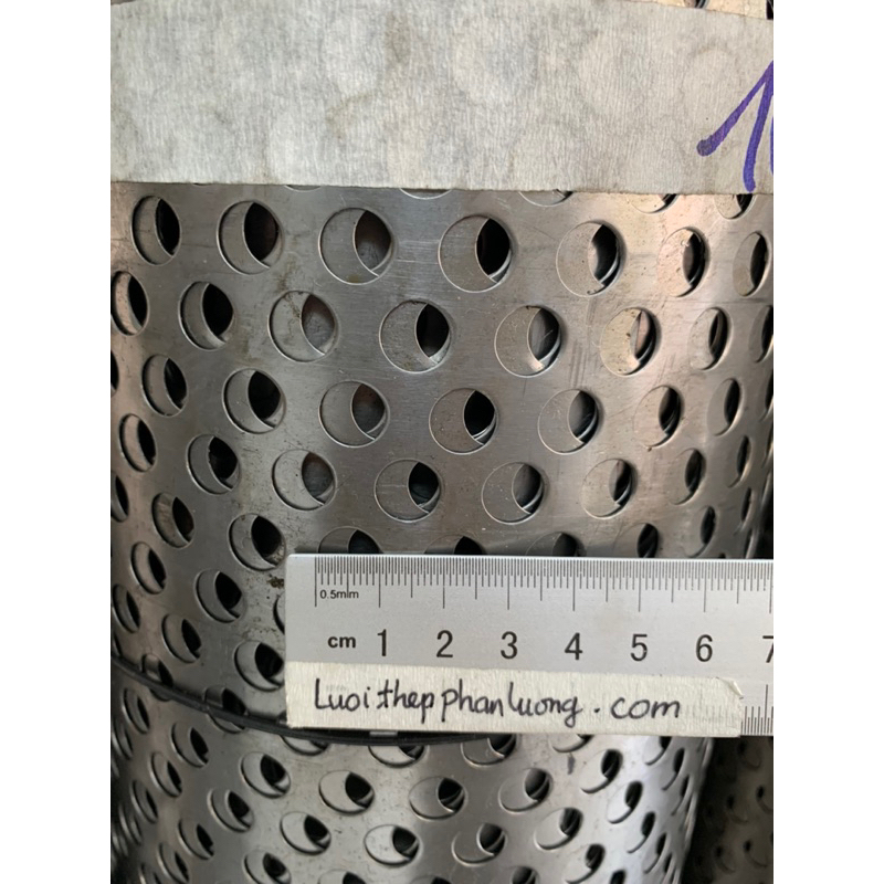 Tôn dầu dập lỗ tròn đủ size lỗ (dạng tấm 1m x 2m)