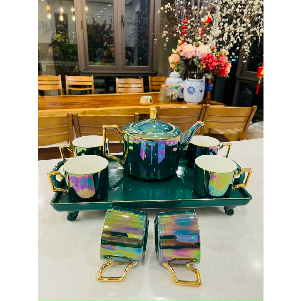 Bộ bình cốc sứ họa tiết kèm khay và vỏ hộp đẹp