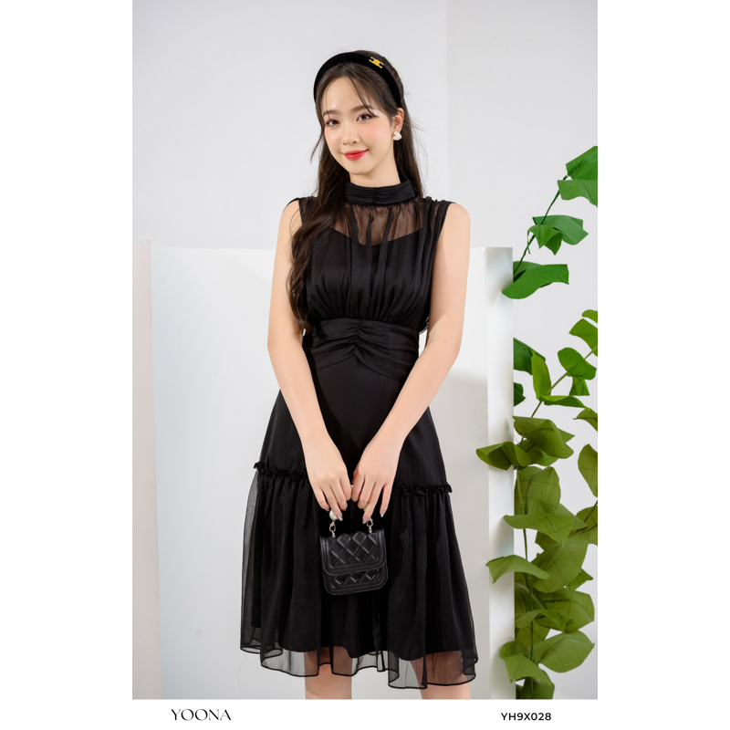 Đầm sát nách cổ cao chất tơ phối voan đen YOONA - YH9X028