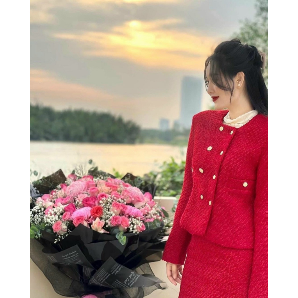 Set Dạ Đỏ 28May Cúc Ngọc Thêu Tay Bao Gồm Áo Và Chân Váy Hàng Loại 1