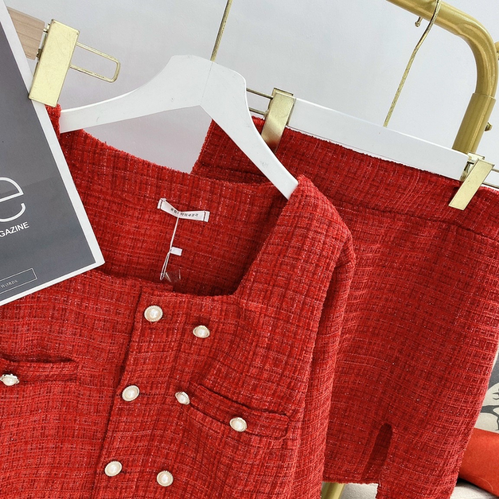 Set Dạ Đỏ 28May Cúc Ngọc Thêu Tay Bao Gồm Áo Và Chân Váy Hàng Loại 1