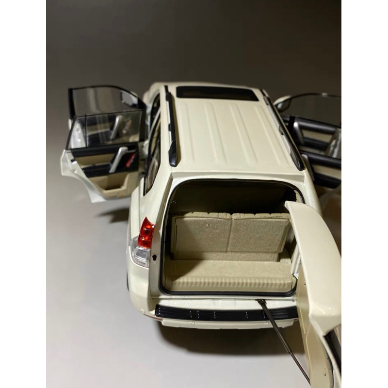 Mô hình xe ô tô Toyota Land cruiser PRADO tỉ lệ 1/18