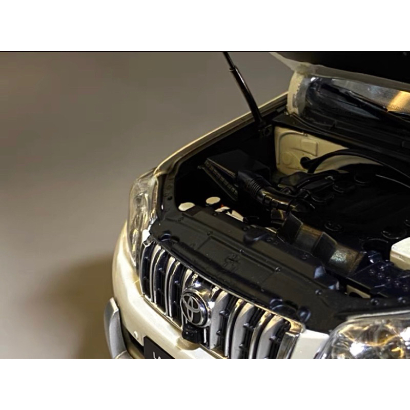 Mô hình xe ô tô Toyota Land cruiser PRADO tỉ lệ 1/18