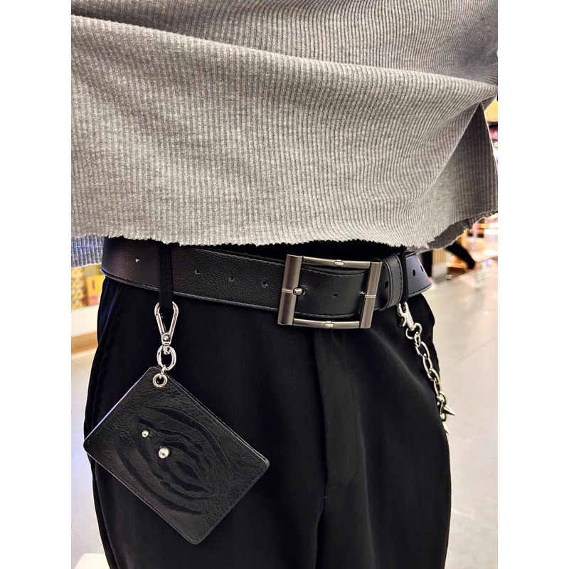 Ví đựng thẻ hoạ tiết thêu đính khuyên.