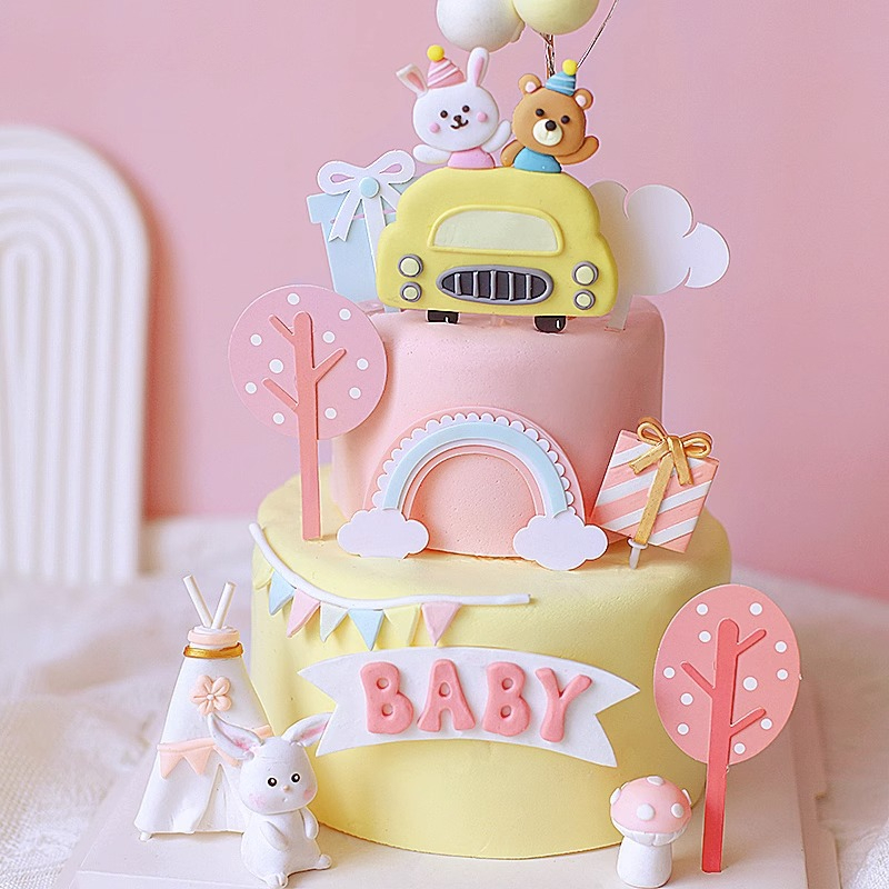 Trang trí gốm mềm gấu + thỏ lái xe oto màu vàng