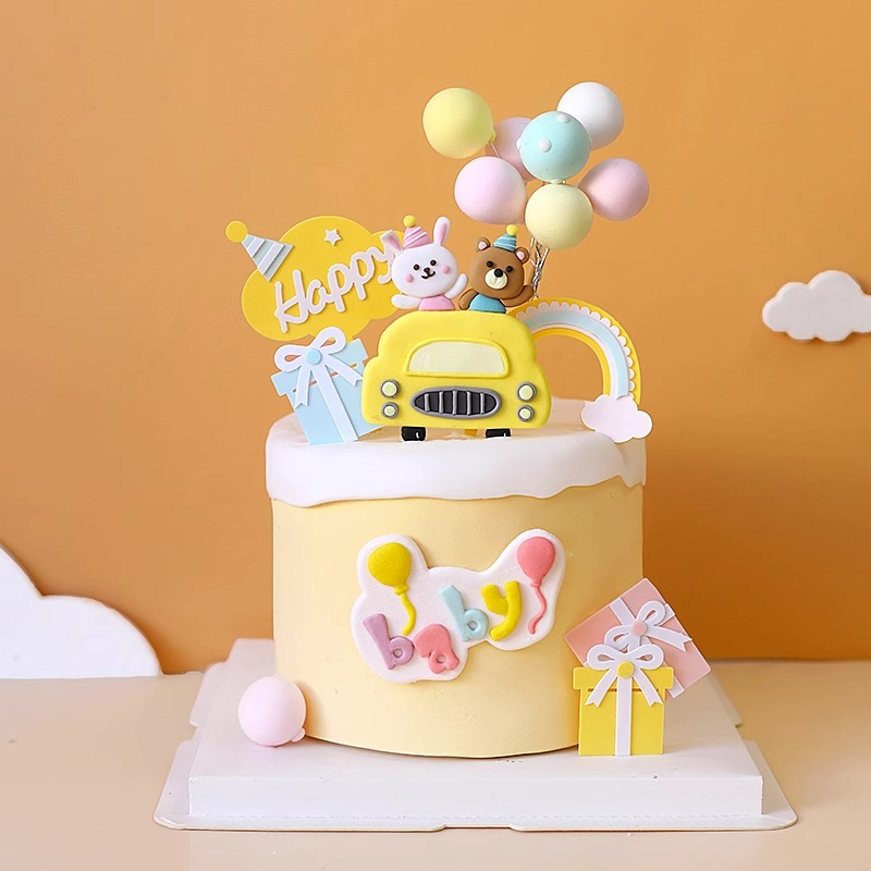 Trang trí gốm mềm gấu + thỏ lái xe oto màu vàng