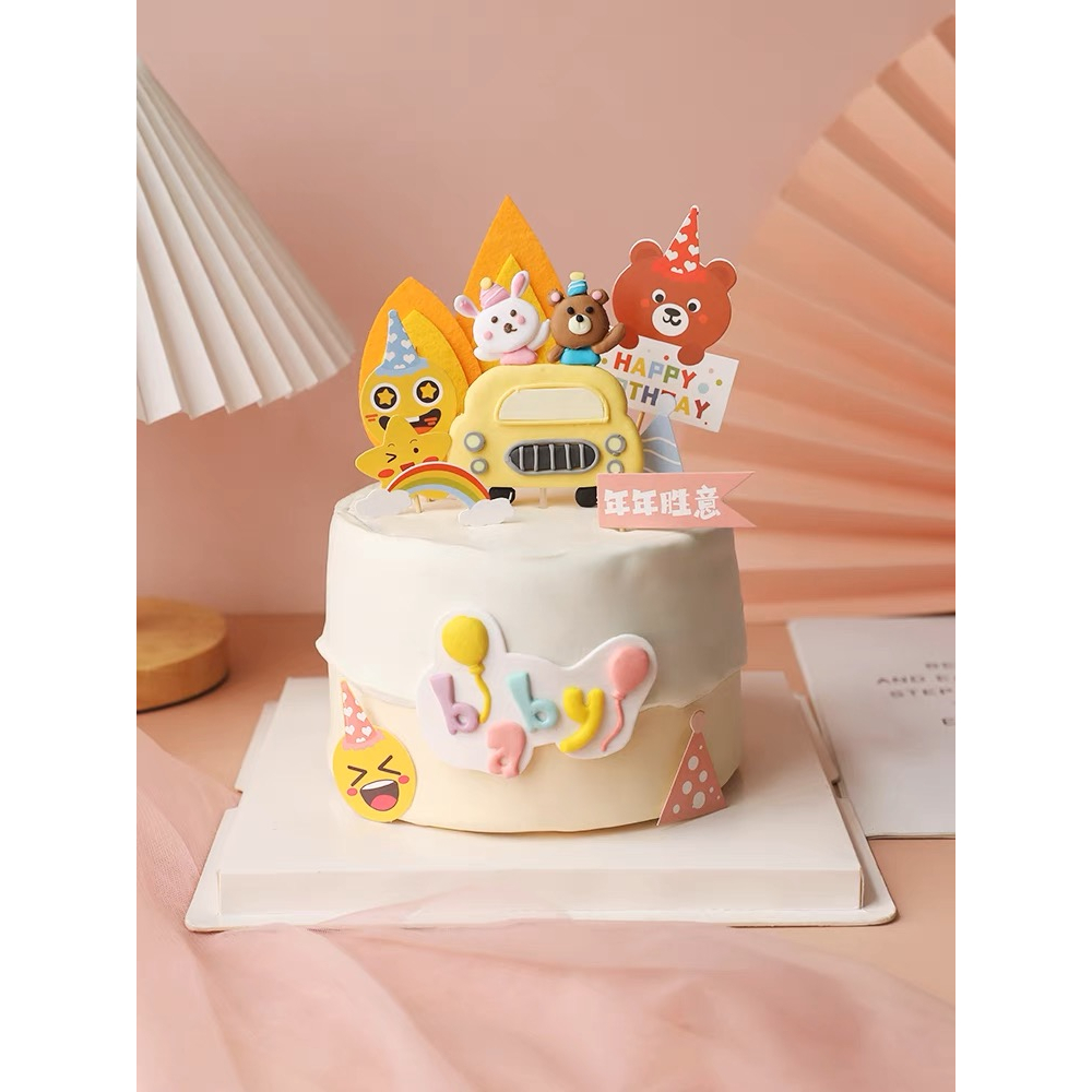 Trang trí gốm mềm gấu + thỏ lái xe oto màu vàng