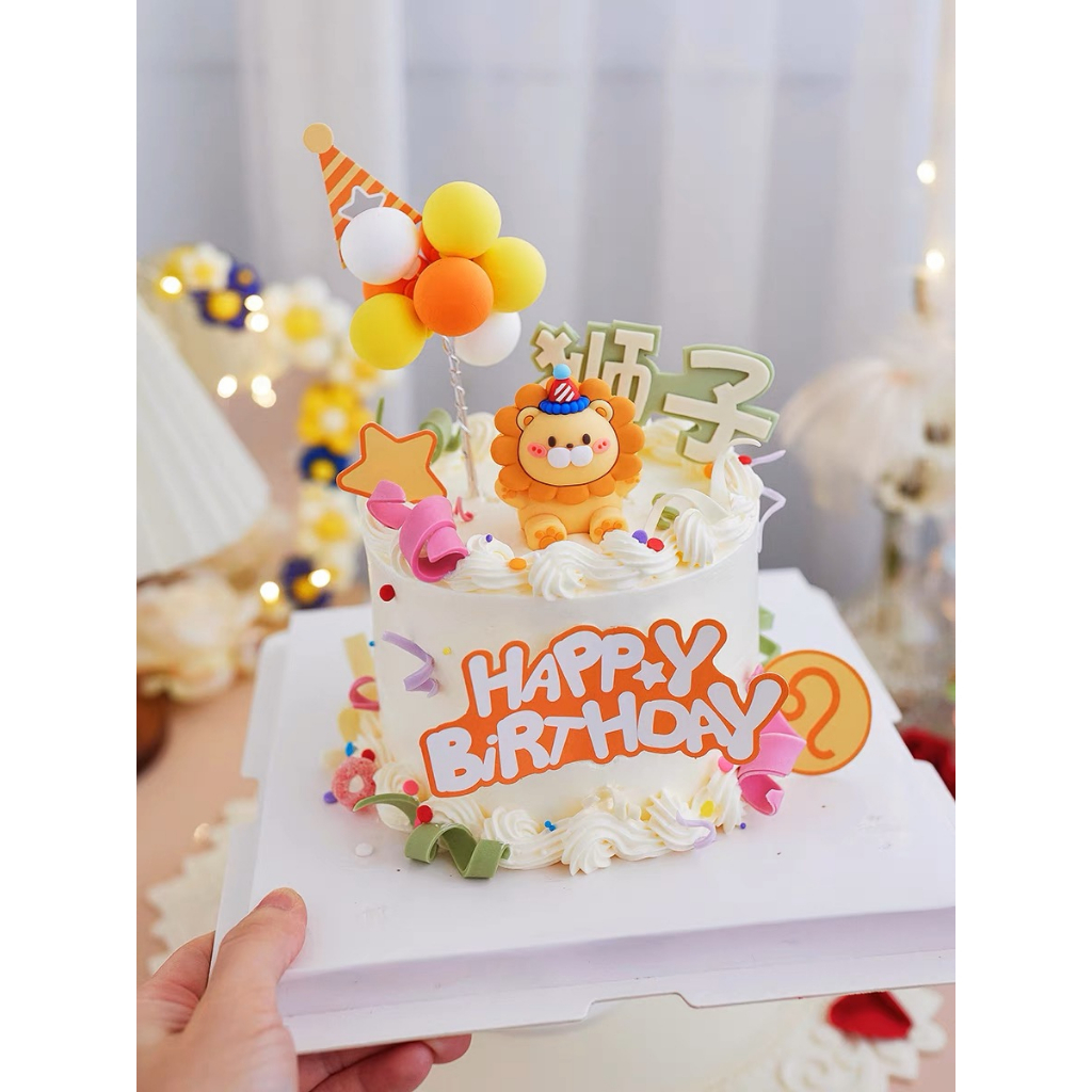 Trang trí silicon sư tử đội mũ đỏ bờm cam